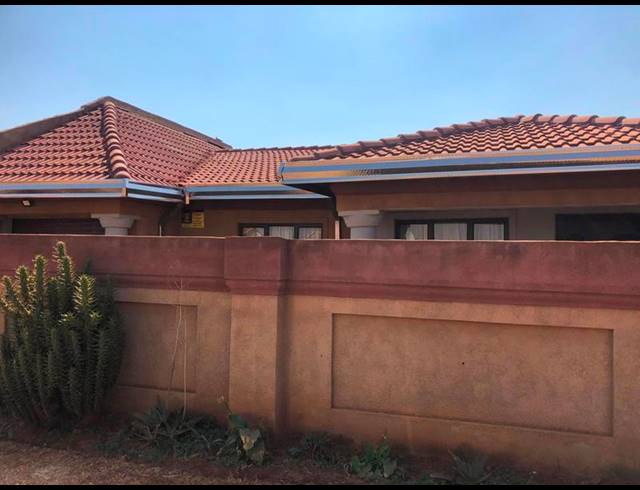 3 BEDROOM HOUSE FOR SALE IN VILLA LIZA